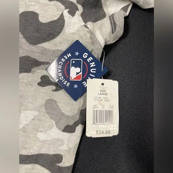 Yankee MLB Gray Camo V-neck T-shirt - Picture 8 of 10